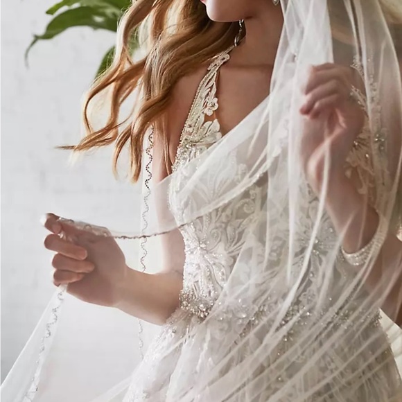 NWT Funds from sale help struggling children. . Wedding Gown - Picture 9 of 12